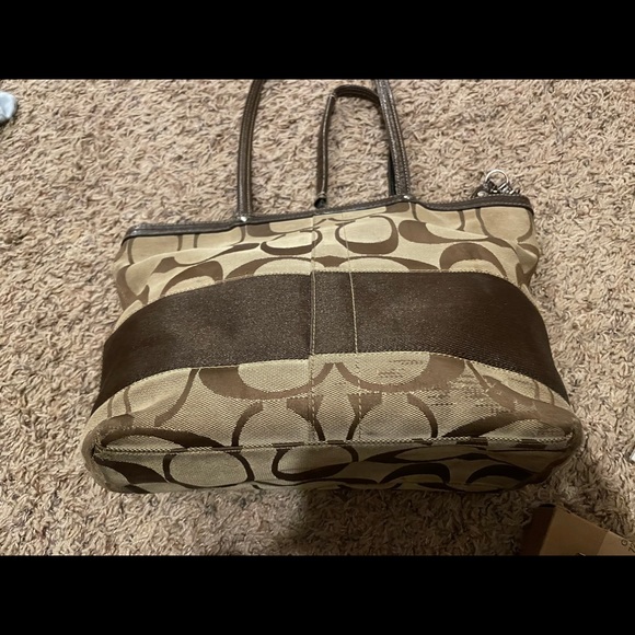 Coach purse - Picture 4 of 5